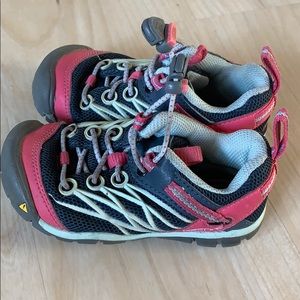 Toddler Keen walking Hiking Shoes sz6